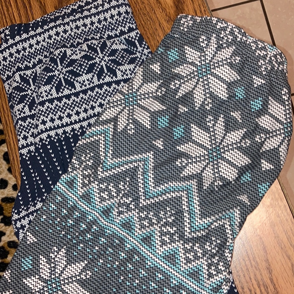 Black snow like design leggings